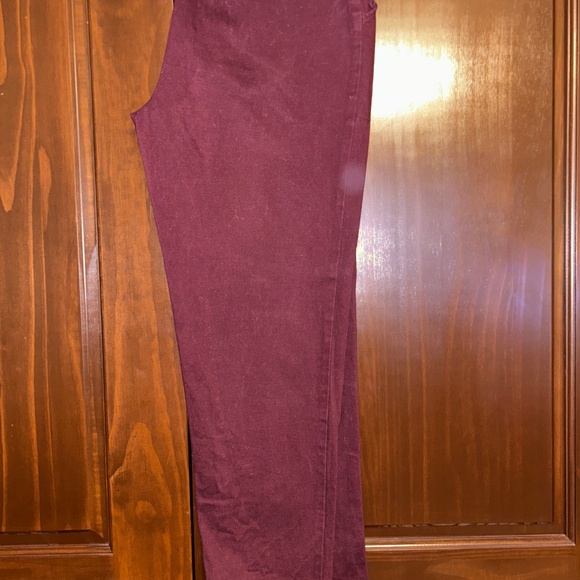 Women’s high-rise skinny ankle pull-on maroon pants - Picture 5 of 6